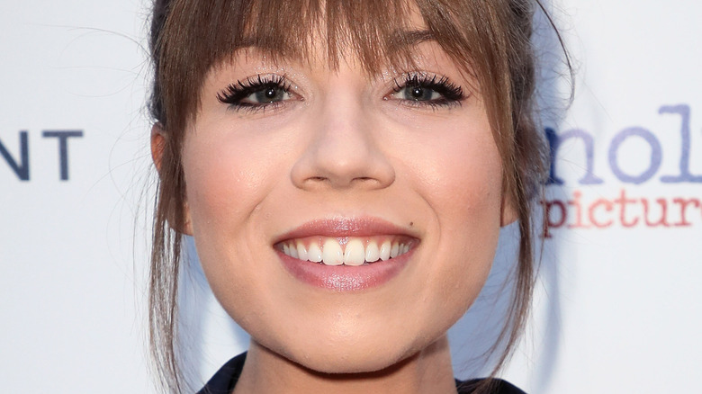 Jennette McCurdy smiling 
