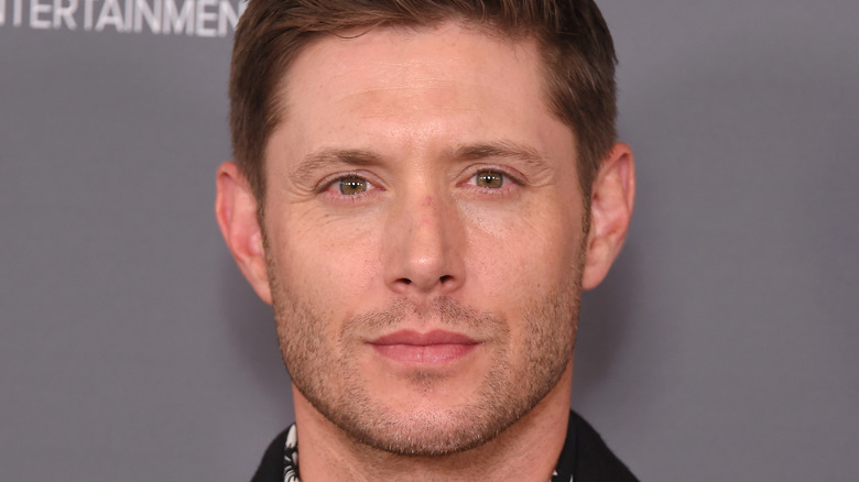 Jensen Ackles posing on red carpet