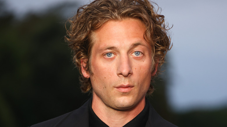 Jeremy Allen White stare