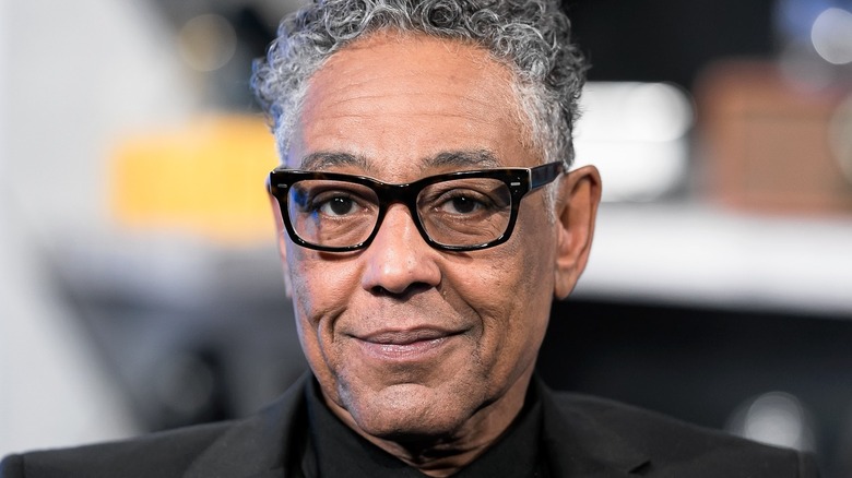 Giancarlo espositio gülümsüyor