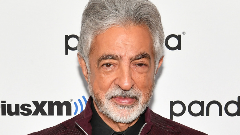 Joe Mantegna posing