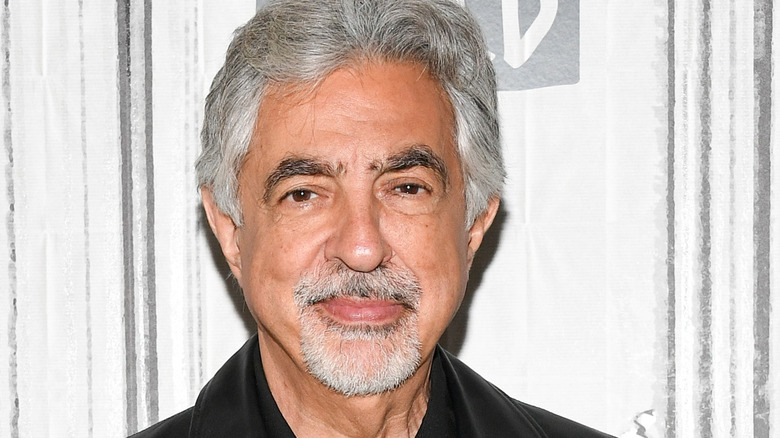 Joe Mantegna posing