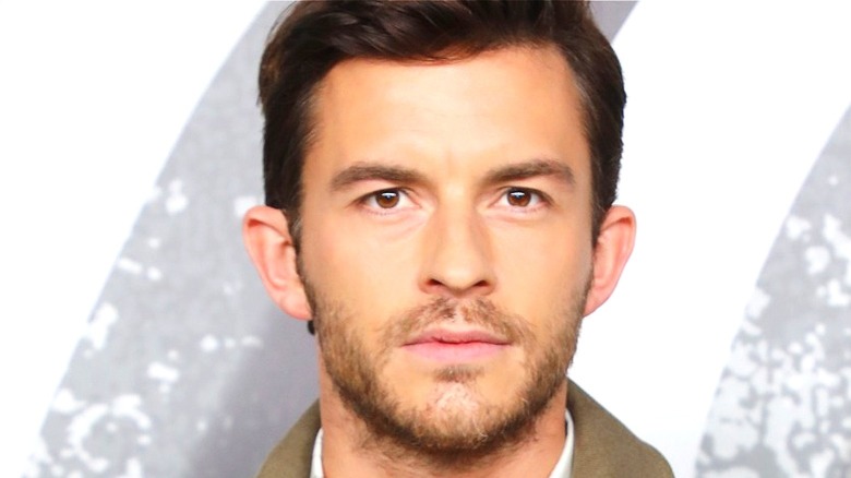 Jonathan Bailey scruffy beard