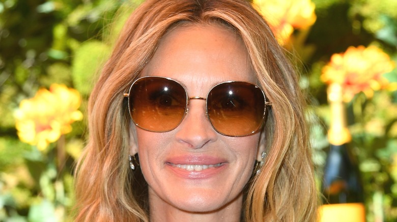 Julia Roberts smiling with sunglasses