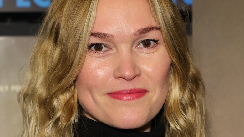 Julia Stiles smiling