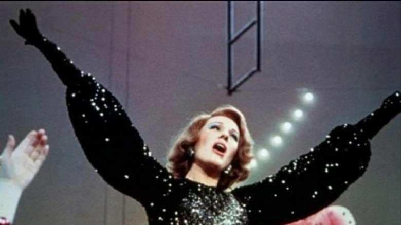 Andrews Gertrude Lawrence singing