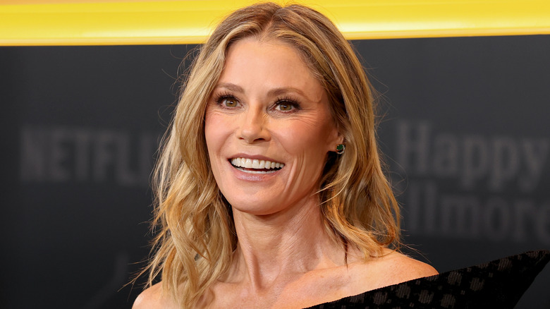 Julie Bowen smiling at event in black dress