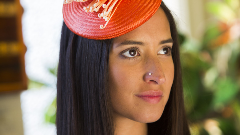 Leah de Niese in red hat