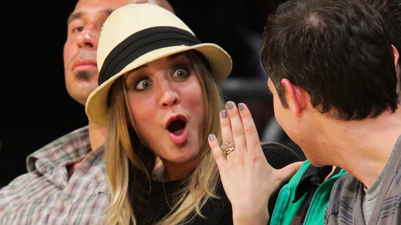 Kaley Cuoco showing off her ring at a basketball game in 2012