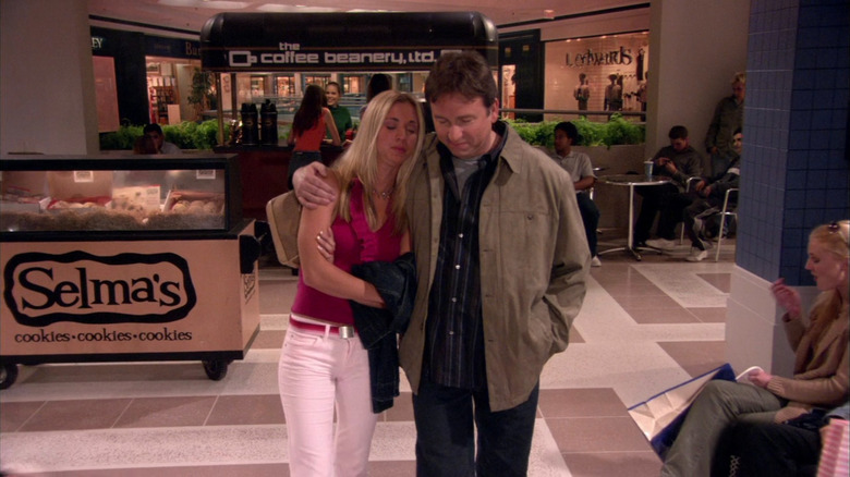 Bridget leaning on Paul in 8 Simple Rules