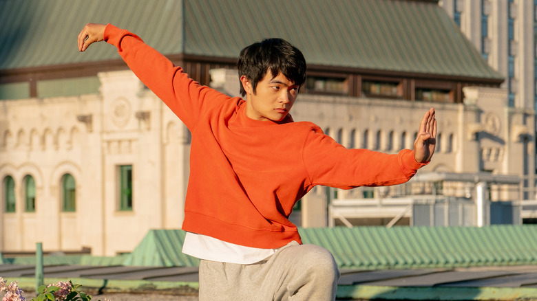 Li Fong training outside