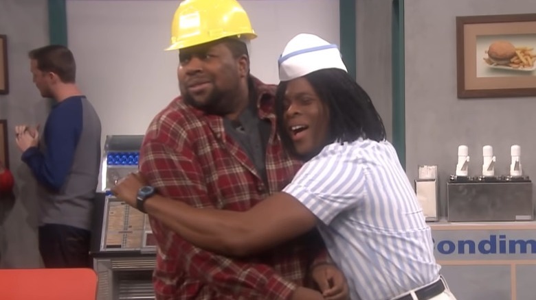Kenan and Kel hugging during Good Burger sketch