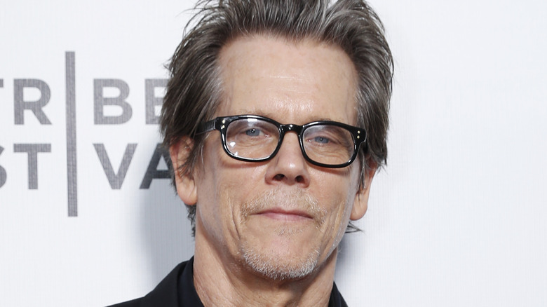 Kevin Bacon posing for press