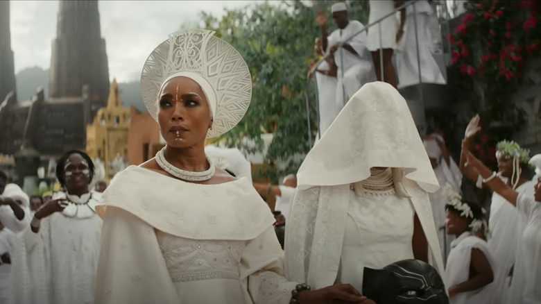 Ramonda and Shuri mourning T'Challa