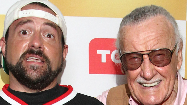 Kevin Smith and Stan Lee posing together