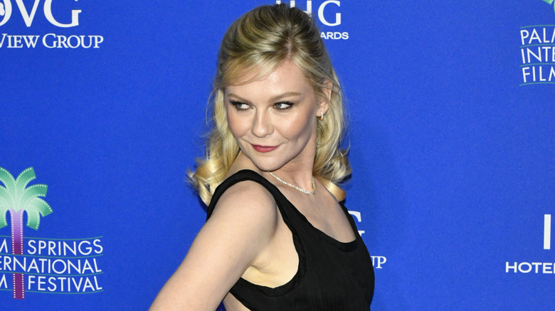 Kirsten Dunst posing
