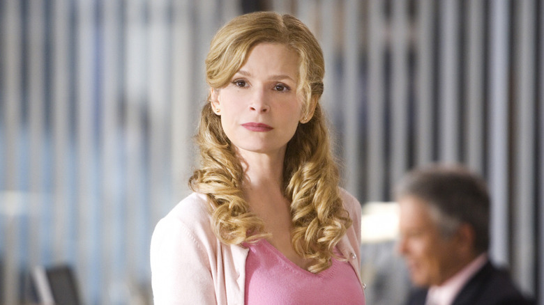 Brenda Leigh Johnson wearing pink in The Closer