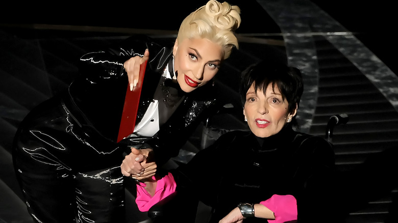 Lady Gaga and Liza Minnelli holding hands