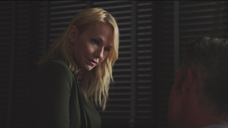 Kelli Giddish looking at Peter Scanavino
