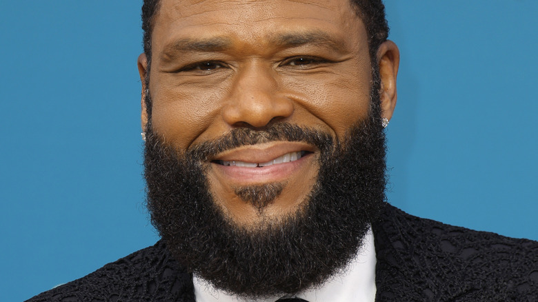 Anthony Anderson smiling