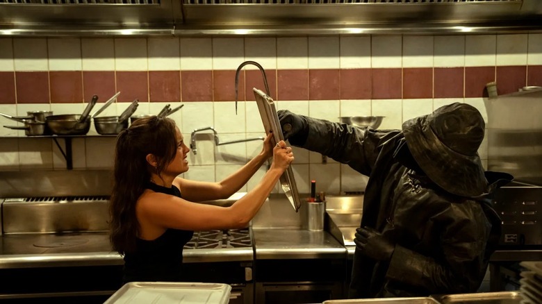 The Fisherman engaging in a kitchen duel in I Know What You Did Last Summer