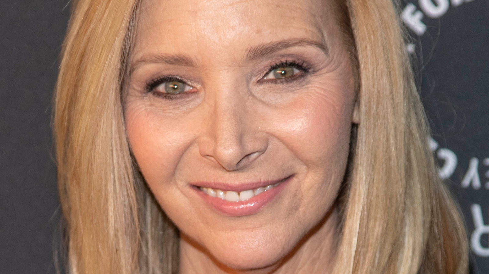 Lisa Kudrow Dildo Porn - Lisa Kudrow Has A Bonkers Theory About Why Phoebe Has A Twin On Friends