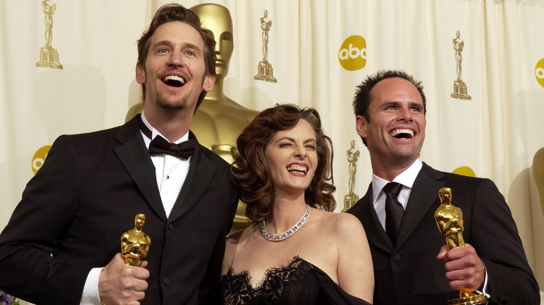 Walton Goggins team hold Oscars