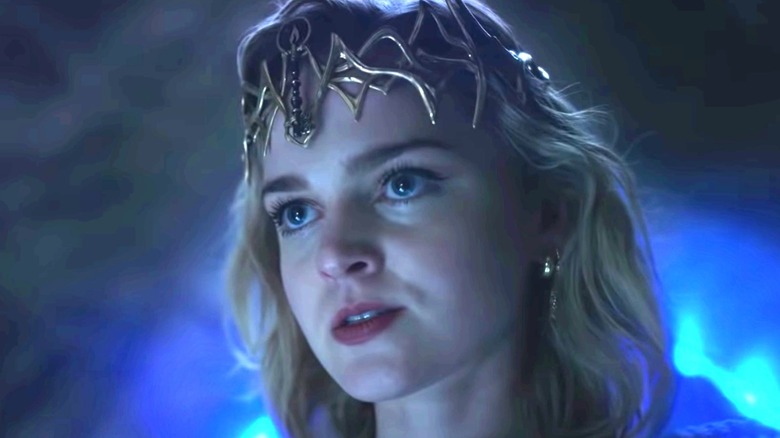 Kinsey wearing the Crown of Shadows