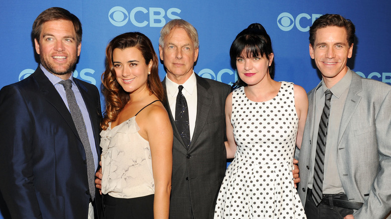 Michael Weatherly, Cote de Pablo, Mark Harmon, Pauley Perrette and Brian Dietzen posing