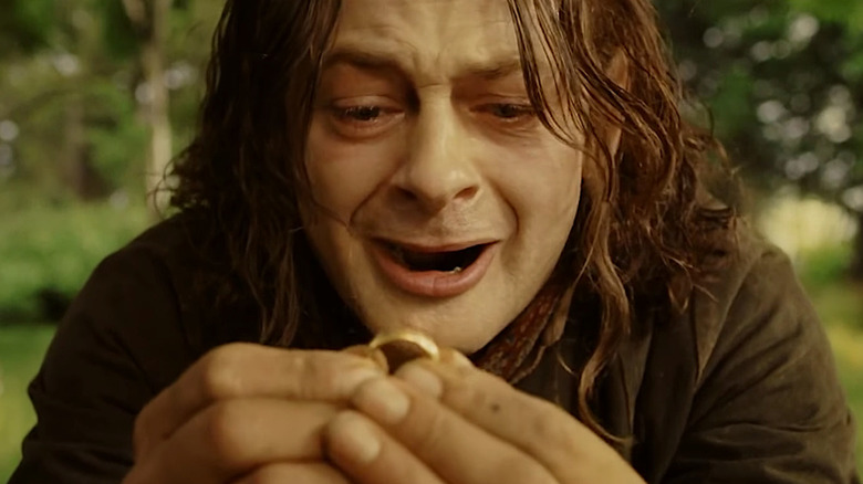 Sméagol holding the One Ring