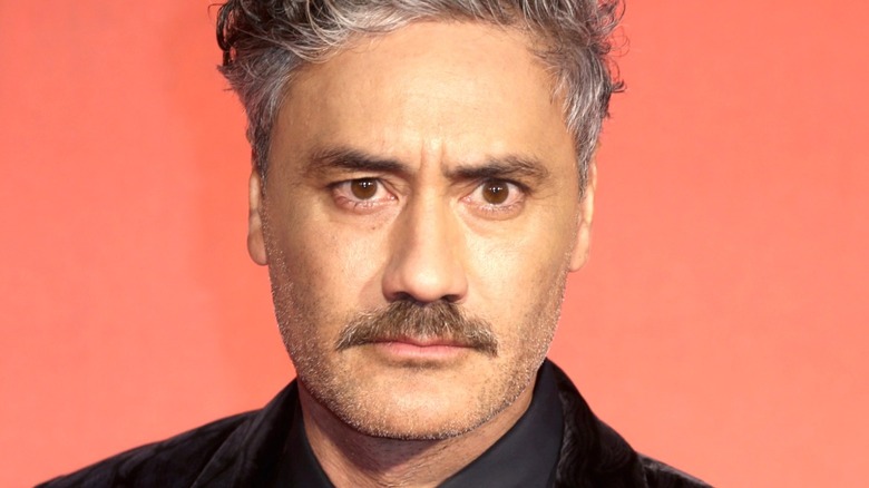 Taika Waititi posing on red carpet