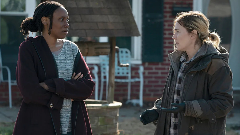 Beth speaks to Mare in her front yard in "Mare of Easttown" (2021)
