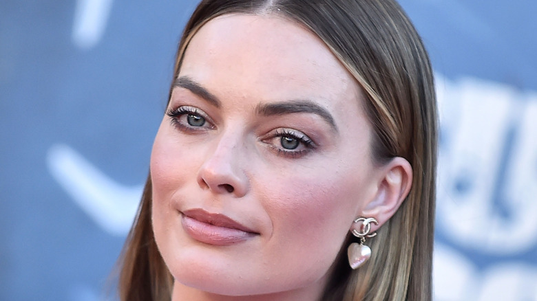 Margot Robbie smizing for the camera