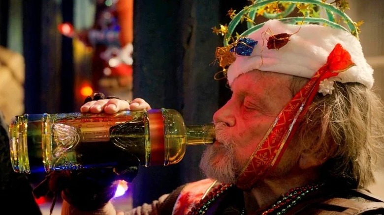 An extra resembling Mark Hamill