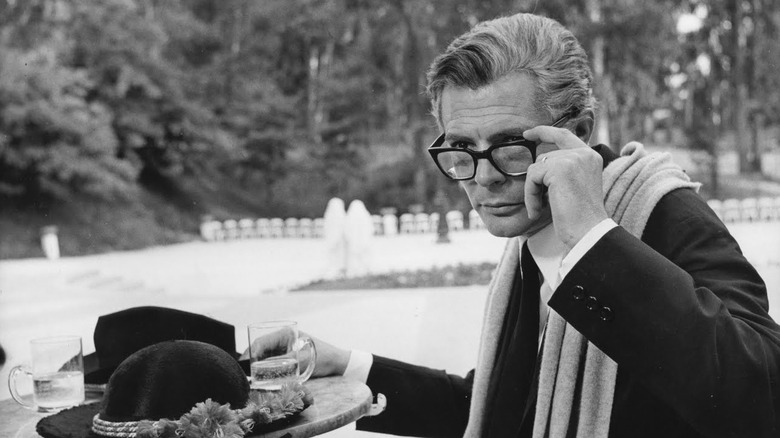 Guido Anselmi peering off at something in the distance in "8 1/2" (1963)