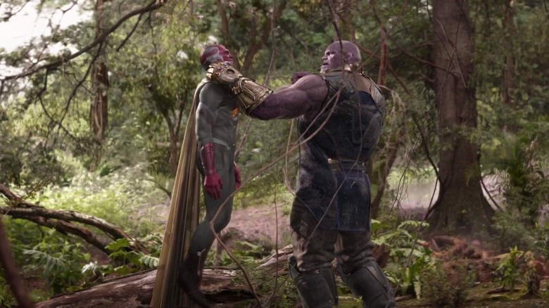 Thanos strangles Vision