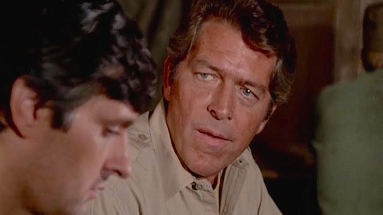 O'Brien talks to Hawkeye on "M*A*S*H"