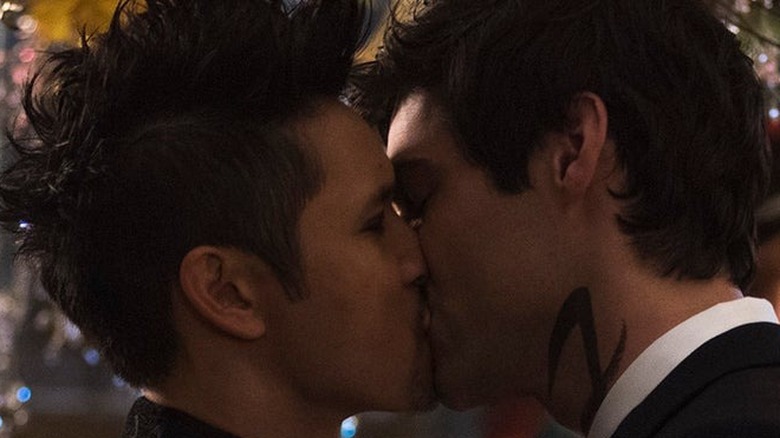 Magnus and Alec kiss at wedding