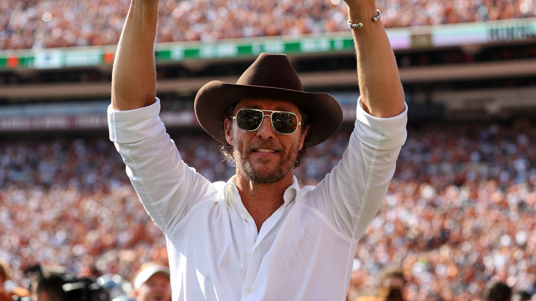 Matthew McConaughey raises his hands