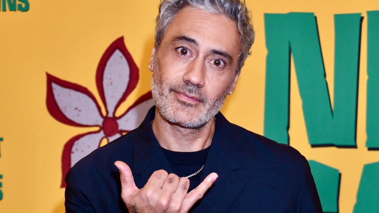 Taika Waititi posing