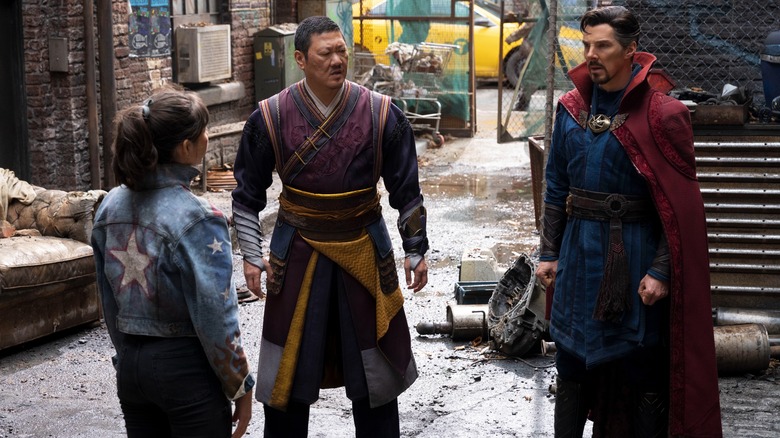 Xochitl Gomez, Benedict Wong, and Benedict Cumberbatch talking