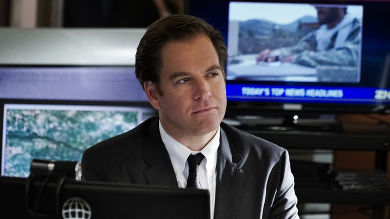 Anthony DiNozzo at a desk