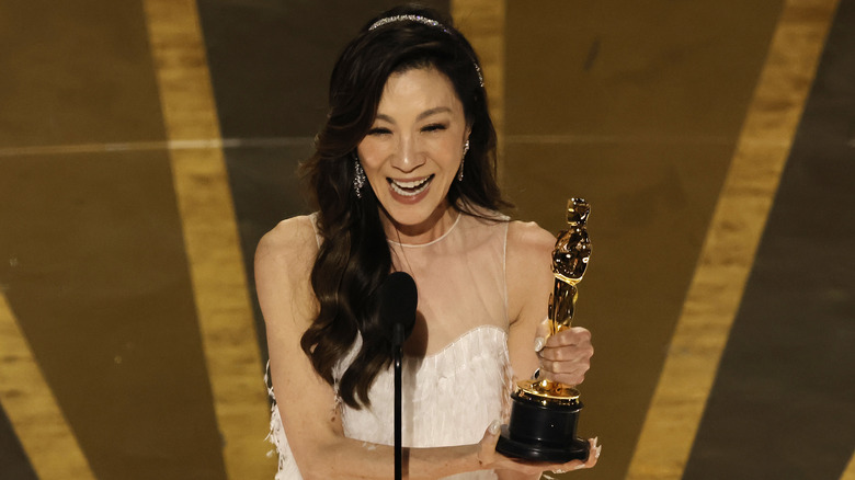 Michelle Yeoh holding Oscar