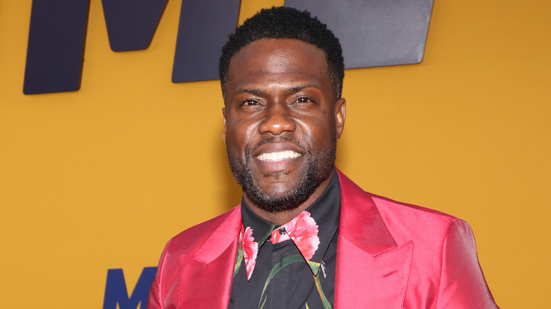 Kevin Hart posing at event