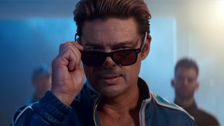 Johnny Cage putting on his sunglasses in Mortal Kombat 2