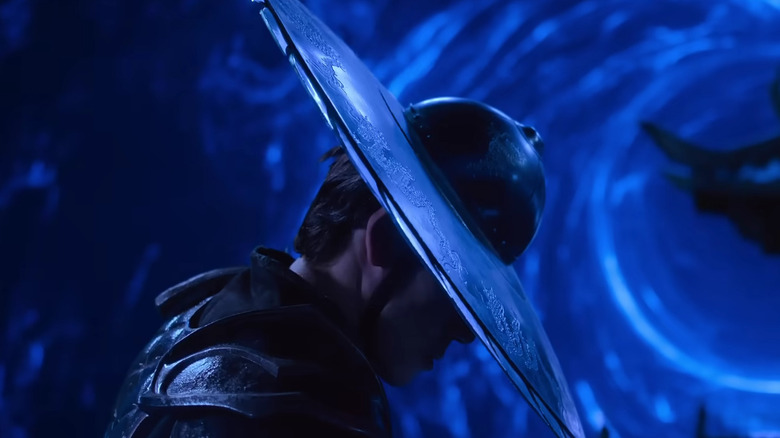 Kung Lao bowing his head while wearing his buzzsaw hat in Mortal Kombat II