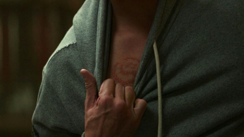 Cole Young showing off his birthmark in Mortal Kombat (2021)