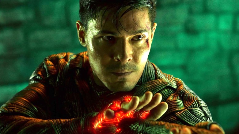 Cole Young using his powers in Mortal Kombat 2