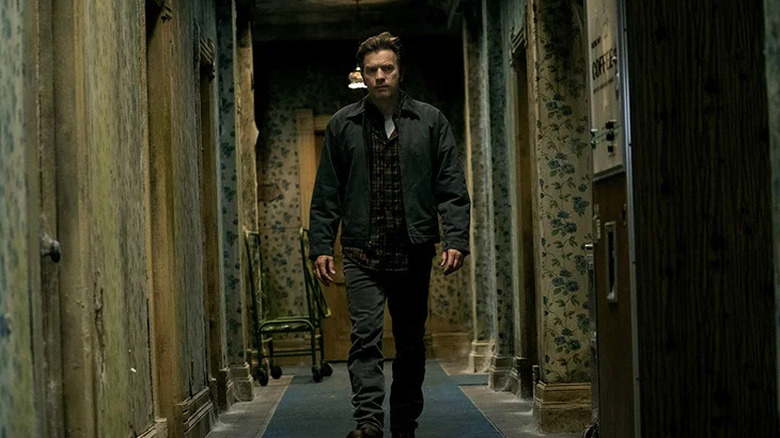 Danny Torrance walking in a hotel corridor in "Doctor Sleep" (2019)