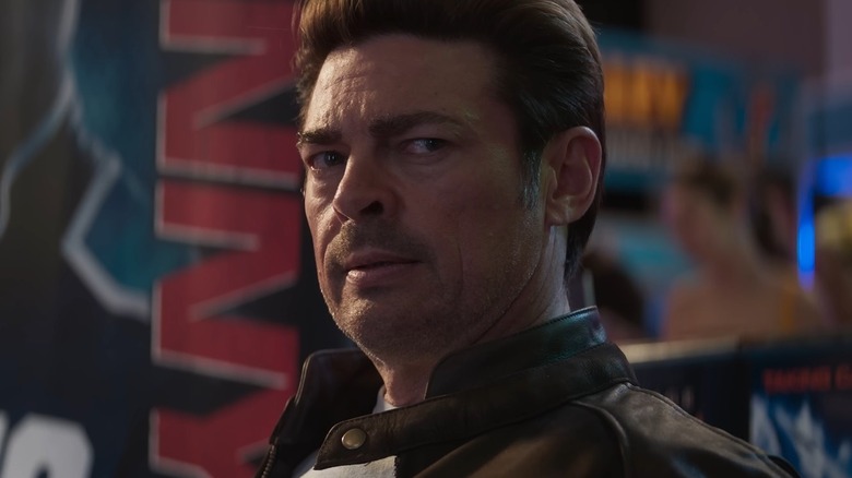 Johnny Cage looking disappointed at a convention in Mortal Kombat 2